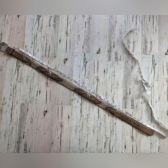 Nocona Western Genuine Leather Belt with Silver Toned Conchos Size 34 - Picture 2 of 11